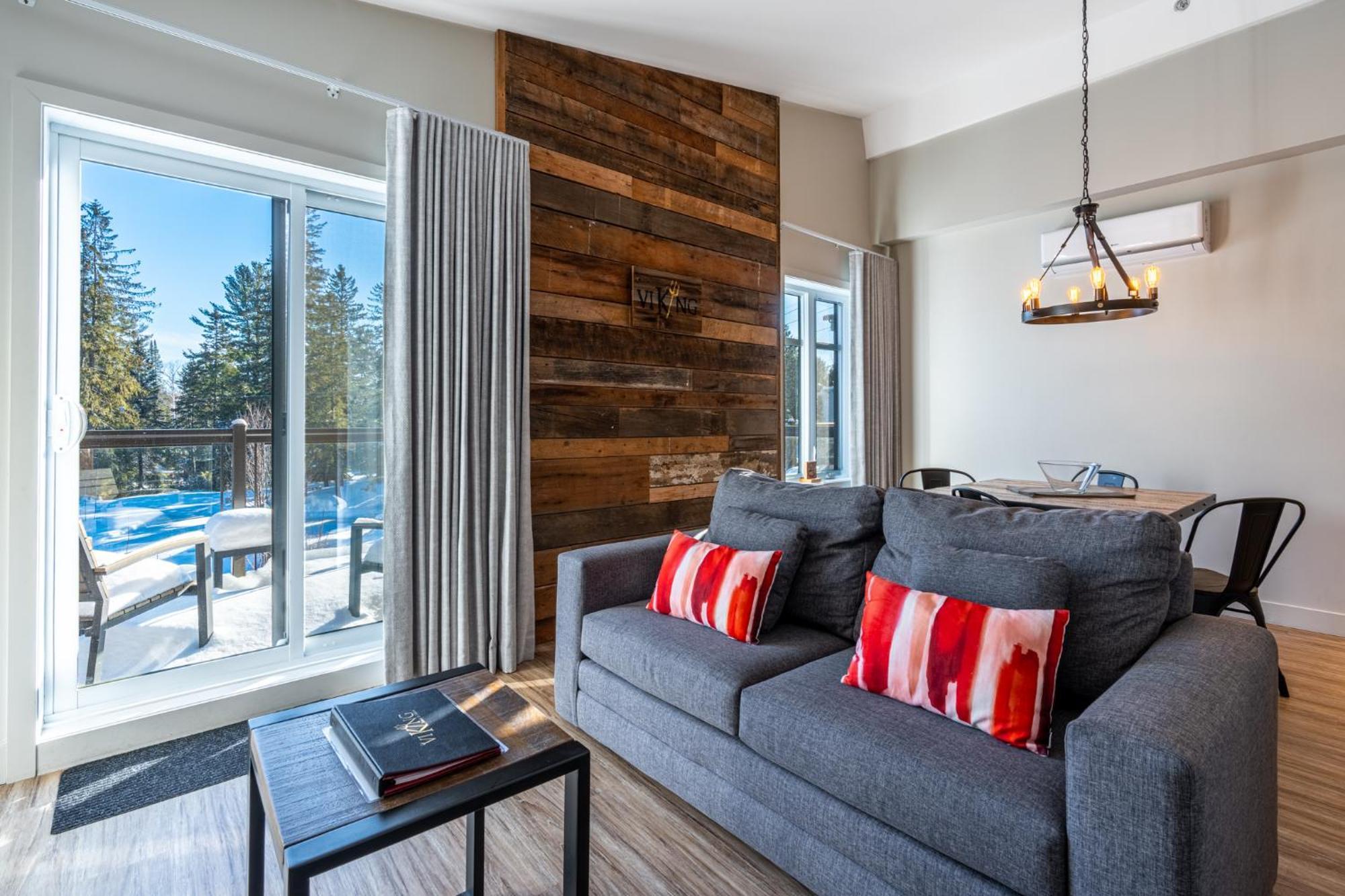 Le Viking Resort Sainte-Marguerite-du-Lac-Masson エクステリア 写真